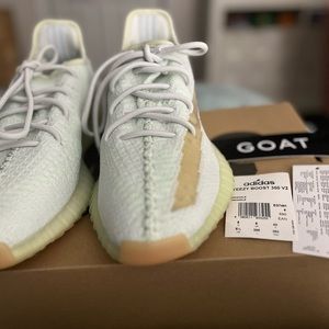 NEW IN BOX: YEEZY BOOST 350 V2 SIZE 8.5 (men’s sizing)